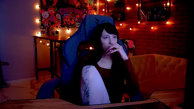 Snapshot of SeraphineSparda chatting on 05.21.26 SeraphineSparda online show from 05.21.26