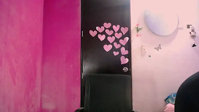 Snapshot of Kiara_tits chatting on 04.30.26 Kiara tits online show from 04.30.26