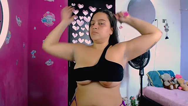 Snapshot of Kiara_tits chatting on 05.23.26 Kiara tits online show from 05.23.26