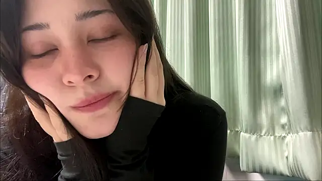 Snapshot of Sonata_Asky chatting on 05.16.26 Sonata Asky online show from 05.16.26