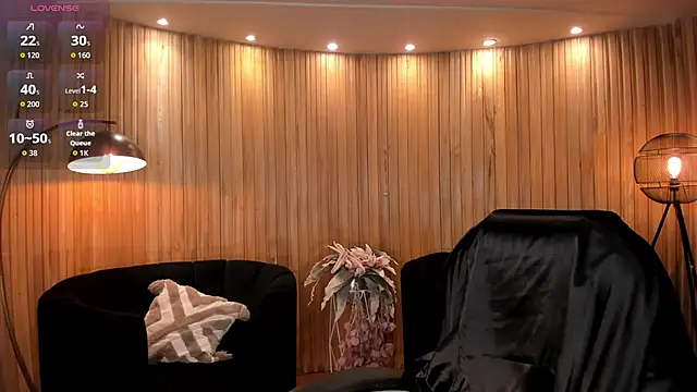 Snapshot of LoiseHarper chatting on 05.23.26 LoiseHarper online show from 05.23.26
