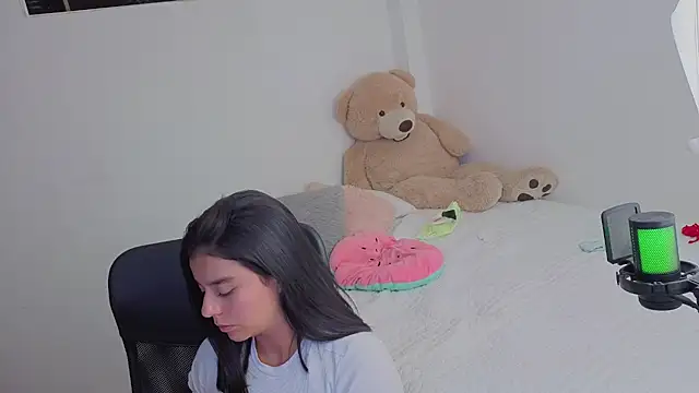 Snapshot of valerihouse_ chatting on 06.18.26 valerihouse online show from 06.18.26