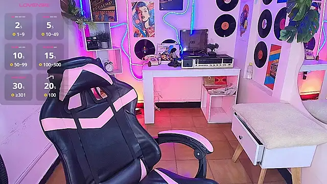 Snapshot of Duulce_mia chatting on 06.17.26 Duulce mia online show from 06.17.26