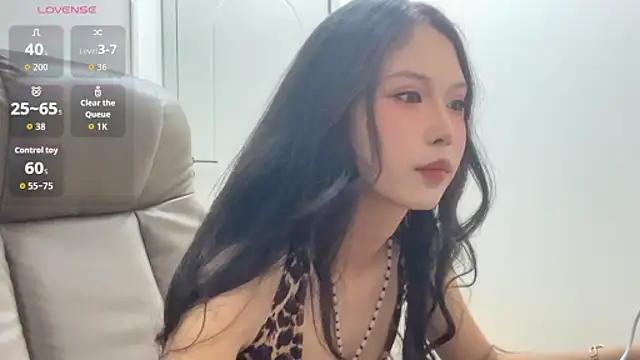 Snapshot of -LINXI chatting on 05.06.26 -LINXI online show from 05.06.26