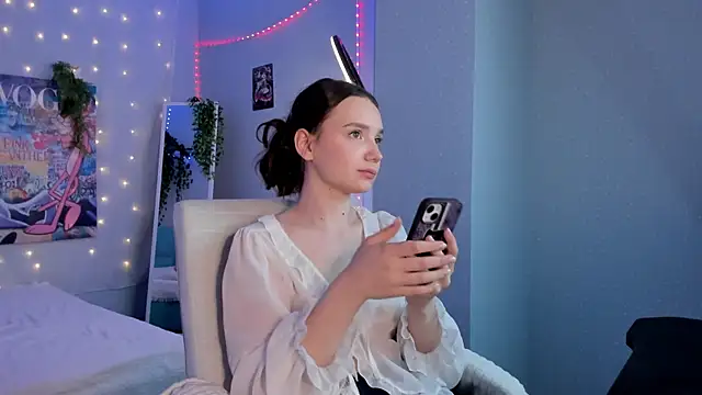 Snapshot of Elvienne chatting on 06.06.26 Elvienne online show from 06.06.26