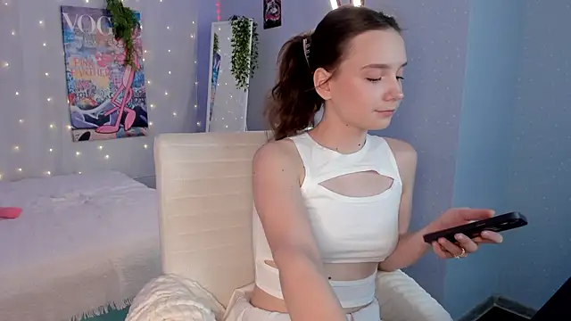 Snapshot of Elvienne chatting on 06.07.26 Elvienne online show from 06.07.26