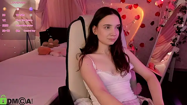 Snapshot of Elvienne chatting on 06.22.26 Elvienne online show from 06.22.26