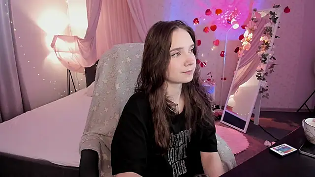 Snapshot of Elvienne chatting on 06.30.26 Elvienne online show from 06.30.26