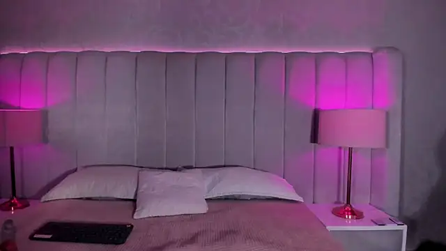 Snapshot of MadeleynRose chatting on 06.19.26 MadeleynRose online show from 06.19.26