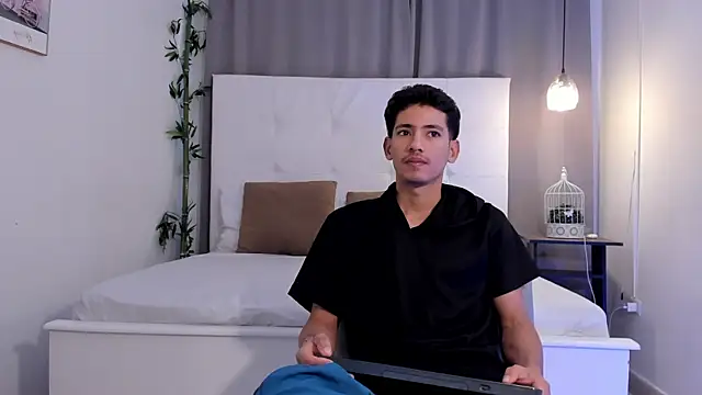 Snapshot of Alejo-and-Thiago chatting on 07.18.26 Alejo-and-Thiago online show from 07.18.26