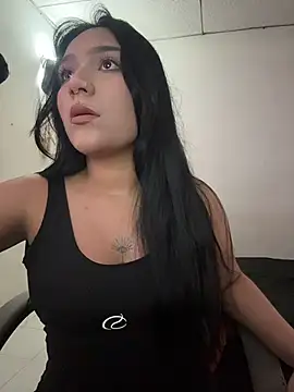 Snapshot of EmiLaurent chatting on 05.28.26 EmiLaurent online show from 05.28.26