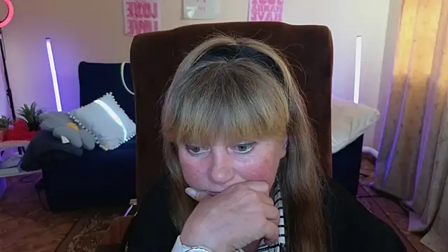 Snapshot of Melania_Cook chatting on 05.15.26 Melania Cook online show from 05.15.26