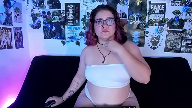 Snapshot of helleen21 chatting on 07.19.26 helleen21 online show from 07.19.26