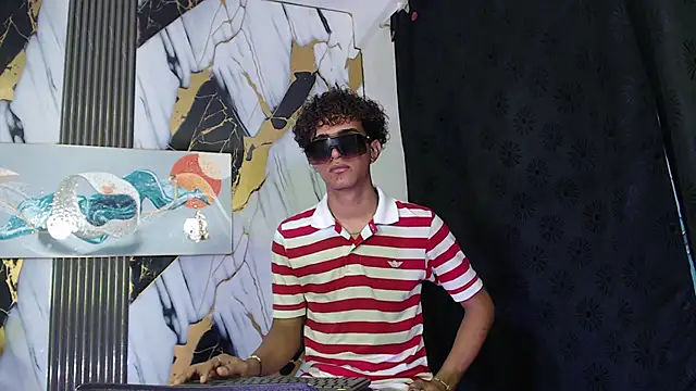 Snapshot of GOLDEN_2026 chatting on 06.12.26 GOLDEN 2026 online show from 06.12.26