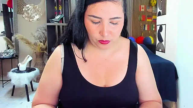 Snapshot of BBWLuxuryMuse chatting on 07.06.26 BBWLuxuryMuse online show from 07.06.26