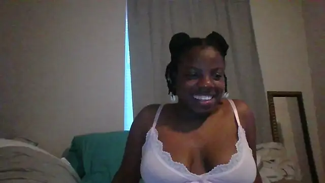 Snapshot of princesselizabeth chatting on 05.17.26 princesselizabeth online show from 05.17.26