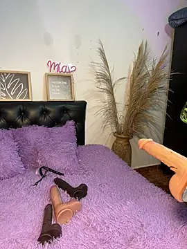 mia valentine   online show from 07.31.26