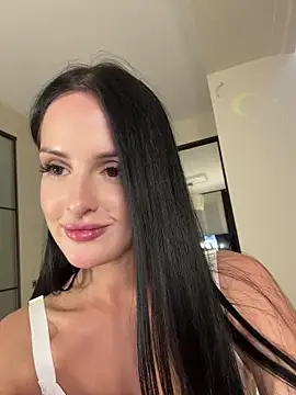 Snapshot of Evaryn chatting on 07.19.26 Evaryn online show from 07.19.26