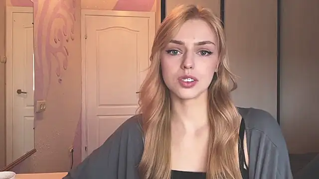 Snapshot of ScarlettRosy chatting on 05.08.26 ScarlettRosy online show from 05.08.26