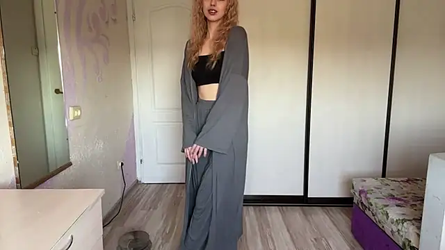 Snapshot of ScarlettRosy chatting on 05.17.26 ScarlettRosy online show from 05.17.26