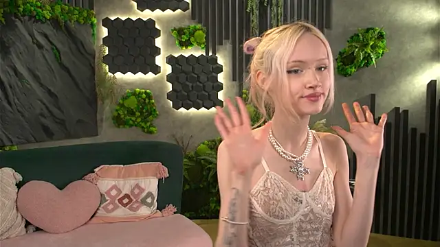 Snapshot of shishka_angel chatting on 05.07.26 shishka angel online show from 05.07.26