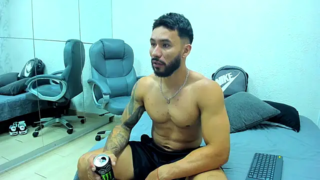 Snapshot of Axel_power_ chatting on 05.17.26 Axel power online show from 05.17.26