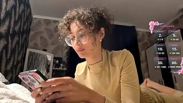 Snapshot of CurlyWinx chatting on 05.31.26 CurlyWinx online show from 05.31.26
