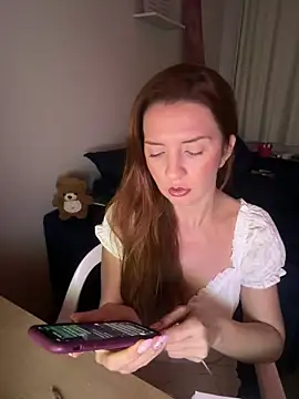 Snapshot of therealgingerr chatting on 06.04.26 therealgingerr online show from 06.04.26