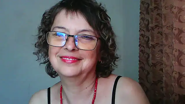 Snapshot of ElizabethGorden chatting on 06.06.26 ElizabethGorden online show from 06.06.26
