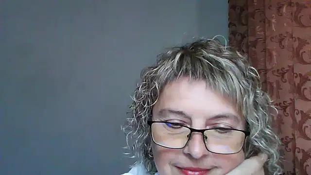 Snapshot of ElizabethGorden chatting on 06.18.26 ElizabethGorden online show from 06.18.26