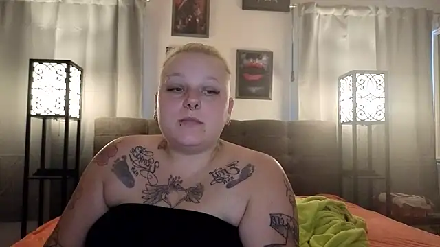 Snapshot of Lady_Peggi chatting on 06.11.26 Lady Peggi online show from 06.11.26