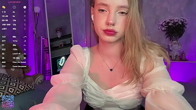 Snapshot of Eve_Dark_Side chatting on 05.29.26 Eve Dark Side online show from 05.29.26