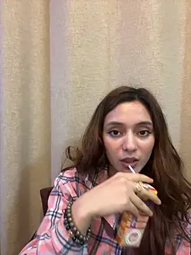 Snapshot of Lilywant chatting on 06.14.26 Lilywant online show from 06.14.26
