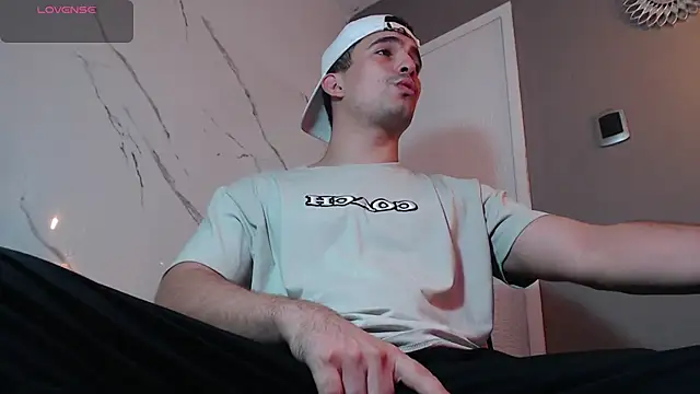 Snapshot of tanner-hard_ chatting on 06.11.26 tanner-hard online show from 06.11.26