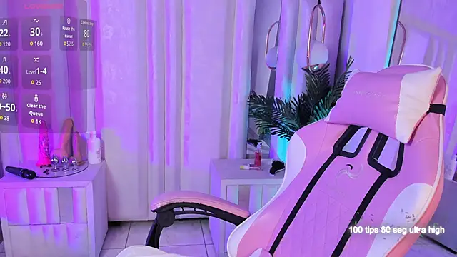 Snapshot of Amara_lunee chatting on 06.18.26 Amara lunee online show from 06.18.26