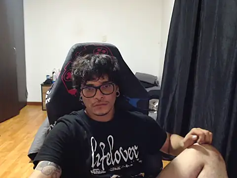 Snapshot of lilgothboy chatting on 05.05.26 lilgothboy online show from 05.05.26