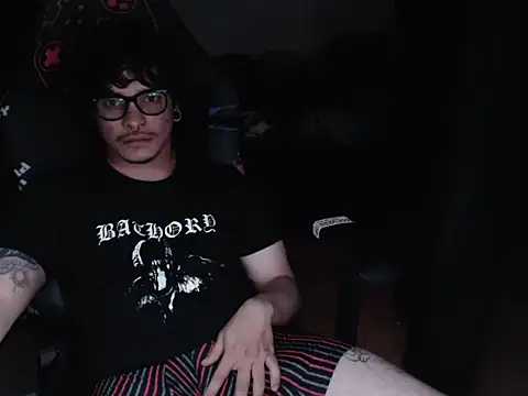 Snapshot of lilgothboy chatting on 06.02.26 lilgothboy online show from 06.02.26