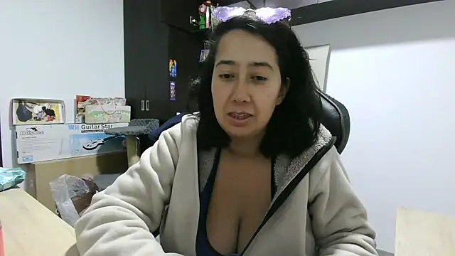Snapshot of saramaSS chatting on 05.31.26 saramaSS online show from 05.31.26