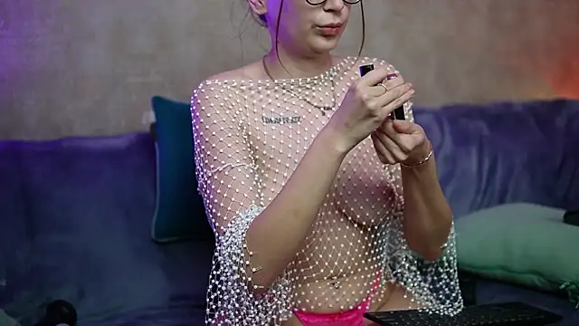 Snapshot of KimJada chatting on 07.19.26 KimJada online show from 07.19.26