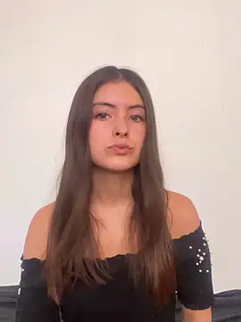 Snapshot of serenaa_velvett chatting on 05.23.26 serenaa velvett online show from 05.23.26