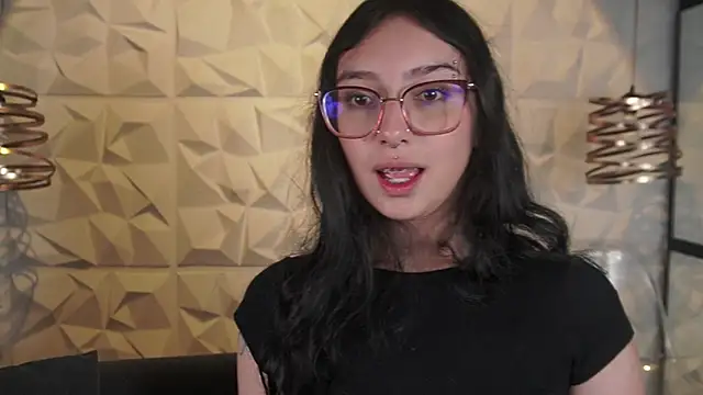 Snapshot of zara_bliss chatting on 06.18.26 zara bliss online show from 06.18.26