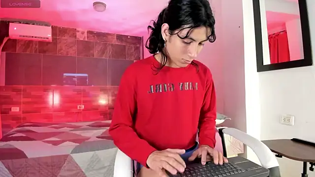 Snapshot of angel_hass18 chatting on 05.27.26 angel hass18 online show from 05.27.26