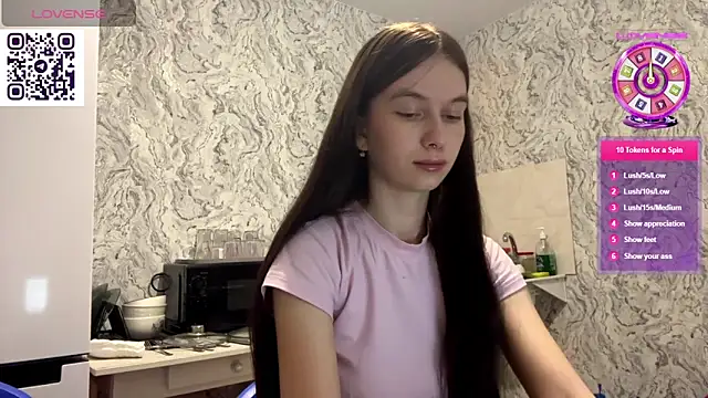 Snapshot of HinaDesire chatting on 05.29.26 HinaDesire online show from 05.29.26
