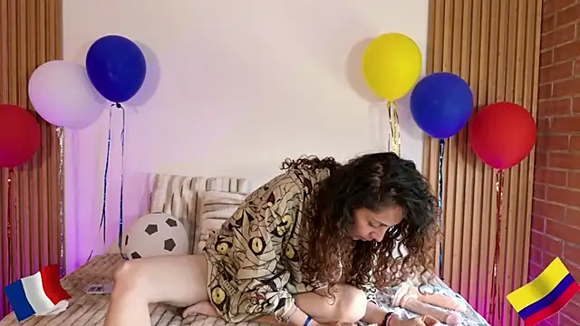 Snapshot of alissonandree chatting on 06.19.26 alissonandree online show from 06.19.26