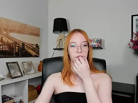 Snapshot of foxSonya chatting on 05.21.26 foxSonya online show from 05.21.26