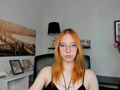Snapshot of foxSonya chatting on 05.26.26 foxSonya online show from 05.26.26