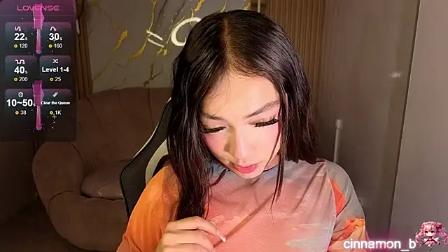 Snapshot of Cinnamon_b chatting on 06.20.26 Cinnamon b online show from 06.20.26