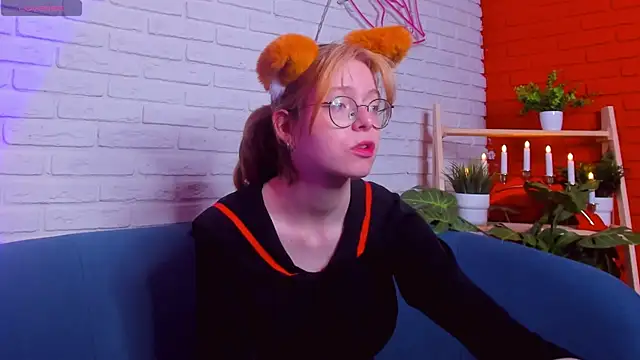 Snapshot of FoxxyyPolly chatting on 06.13.26 FoxxyyPolly online show from 06.13.26