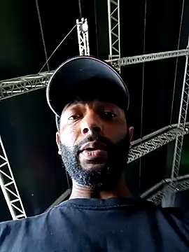 Snapshot of Camodick chatting on 11.30.25 Camodick online show from 11.30.25