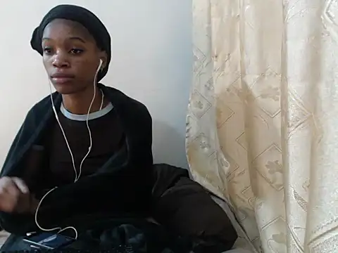 Snapshot of PetiteBarbie_05 chatting on 07.04.26 PetiteBarbie 05 online show from 07.04.26